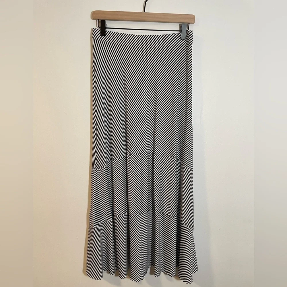 Chico’s Black & White Soft Knit Pull On Stretch Maxi Skirt Size 0 MSRP $89 EUC